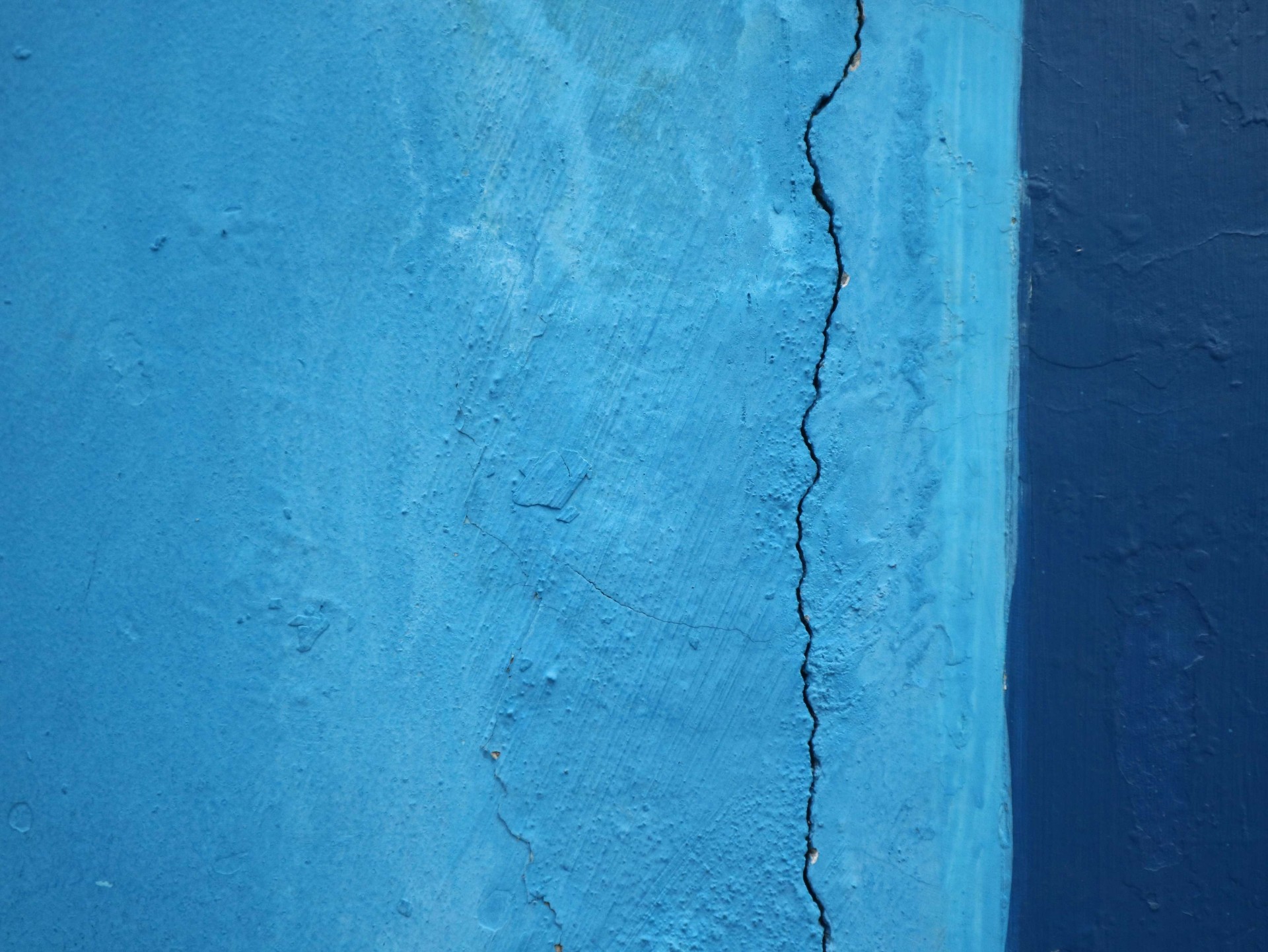 Cracked wall showing subsidence damage